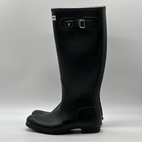 Hunter Boot. Sz. 8 - Picture 5 of 8